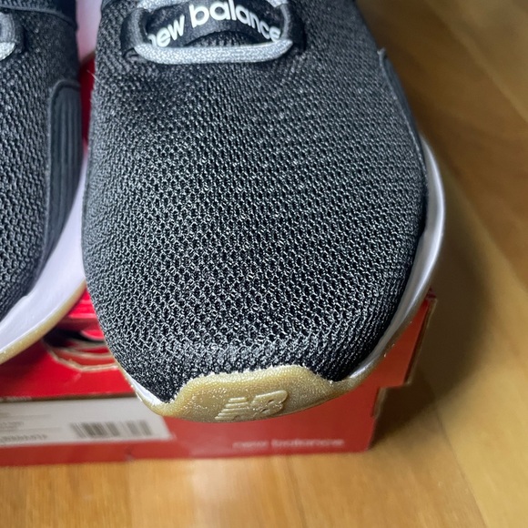 New Balance Fresh Foam Roav Athletic Shoes Black and Grey Womens size 9.5 
New - Picture 8 of 13